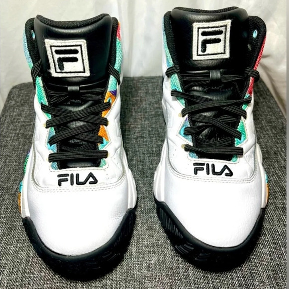 Fila Limited Edition Jamal Mashburn
Basketball sneaker Ltd Ed - Men 5.5/Women 7 - Picture 3 of 9
